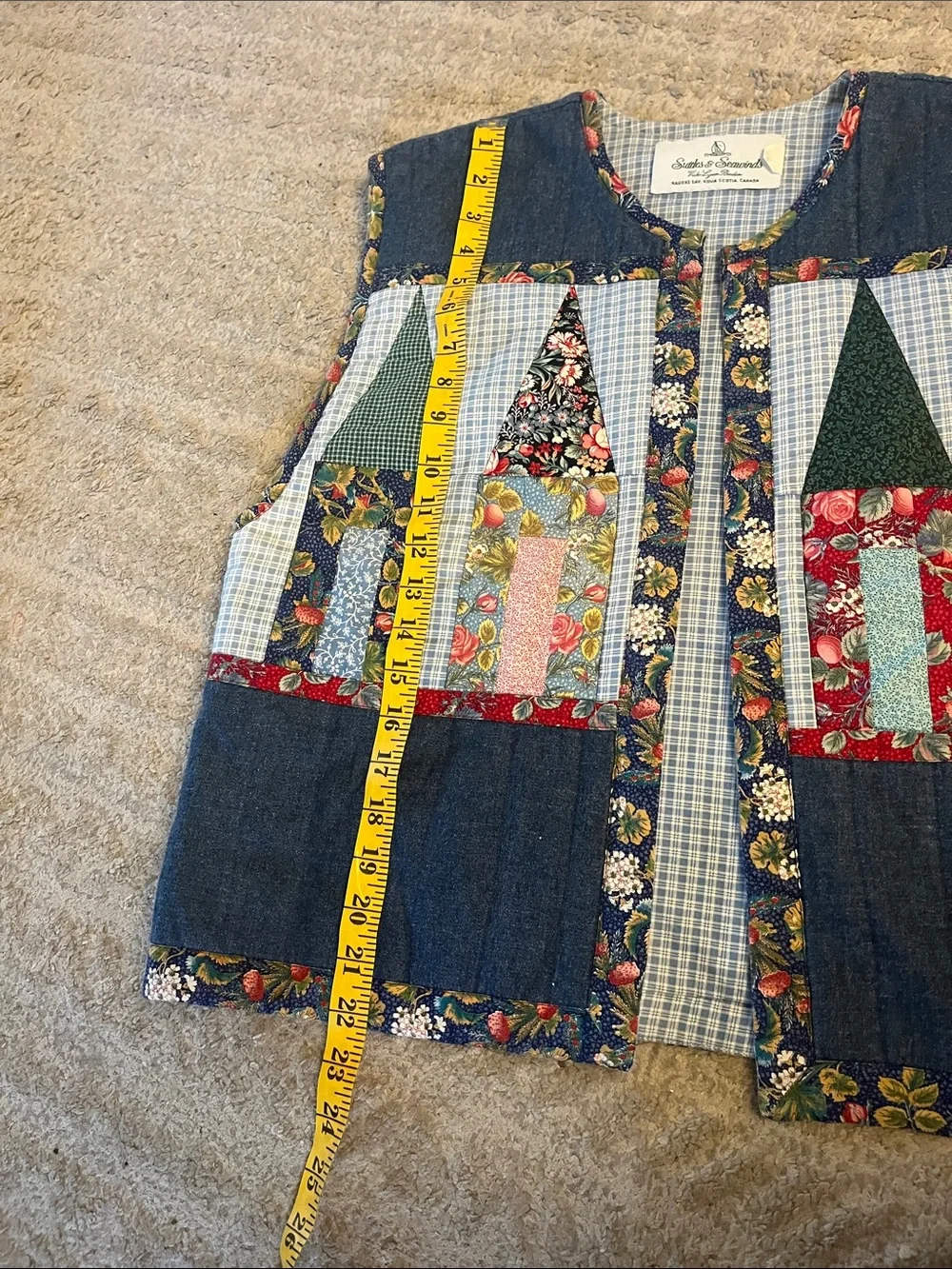 Vintage Suttles and Seawinds Quilted Denim Vest with Colorful House Motif M-L - Picture 10 of 13